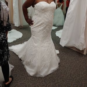 Beautiful Ivory Wedding Dress.